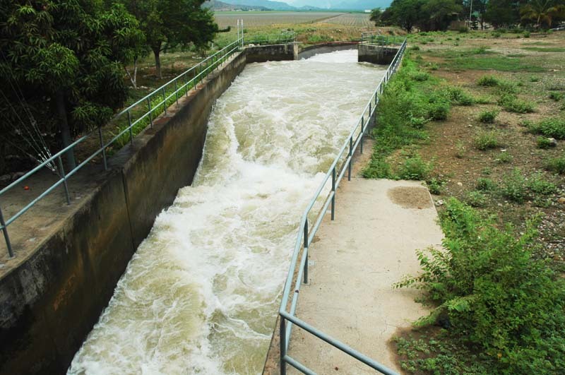 A hydraulic jump downstream of Tinajones reservoir, Chiclayo, Peru.jpg